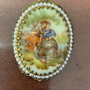 Antique Cameo Brooch-pre-owned